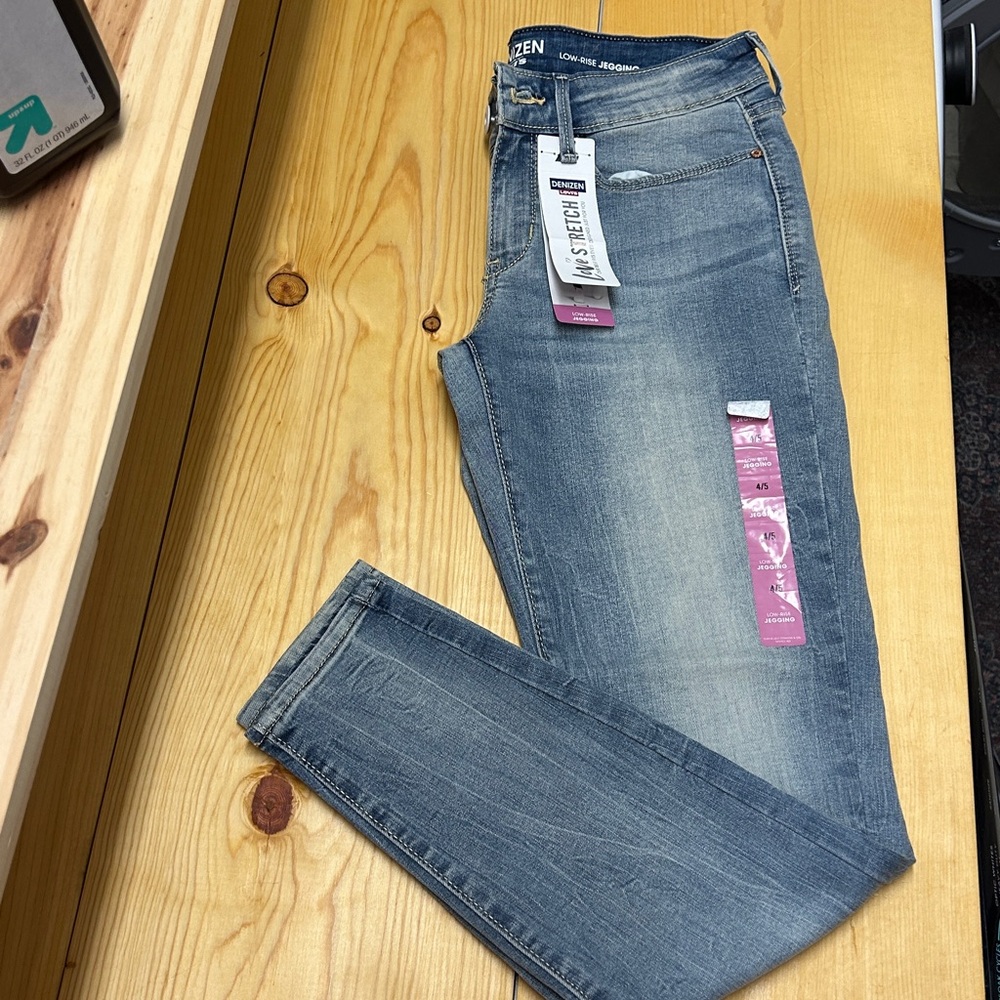 Levi’s Low Rise Jegging - Picture 2 of 9